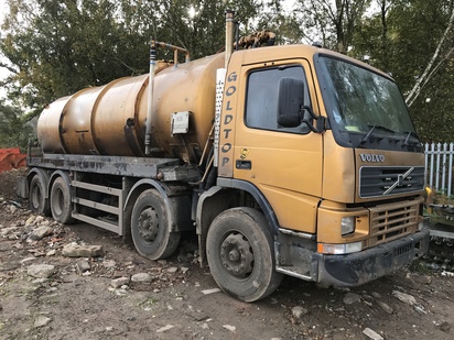 VOLVO FM7 8X4 FITED WITH WHALE VACUUM TANKER